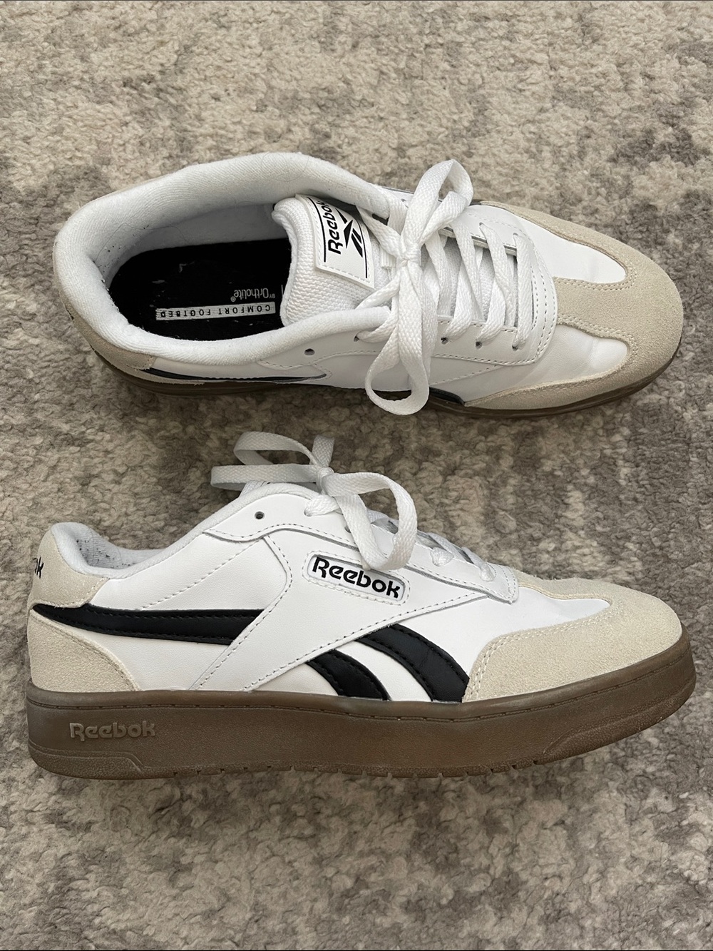 Reebok women’s flat White, Black & Tan Low-Top Sneakers 8.5